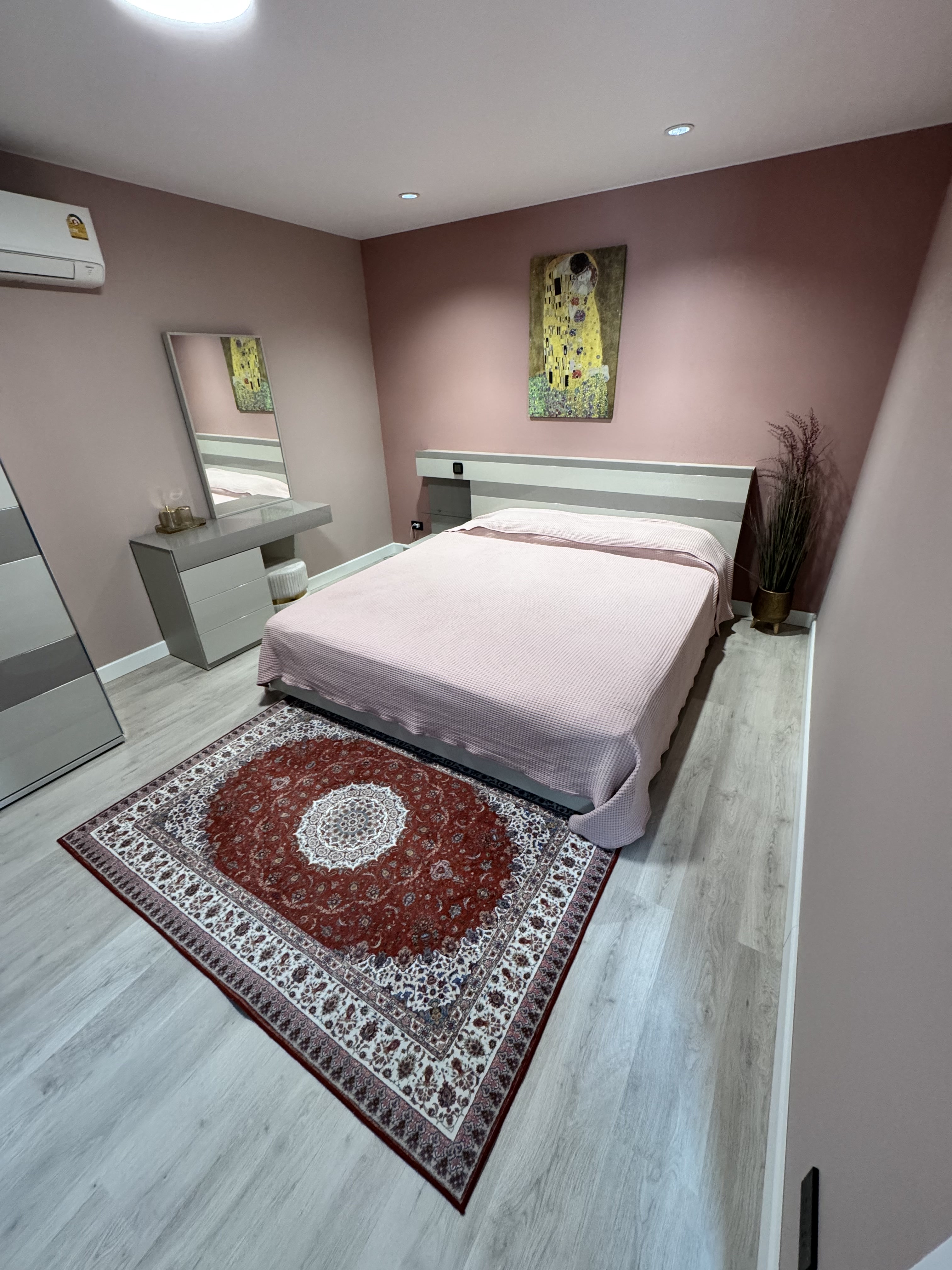 Bedroom detail